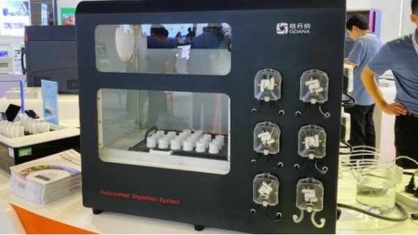 全自動石墨消解儀在城（chéng）市（shì）汙泥處理中的優化作用