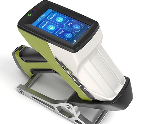 手持式LIBS鋁(lǚ)合金全元素分析儀 手(shǒu)持式LIBS鋁合(hé)金全元(yuán)素分析(xī)儀