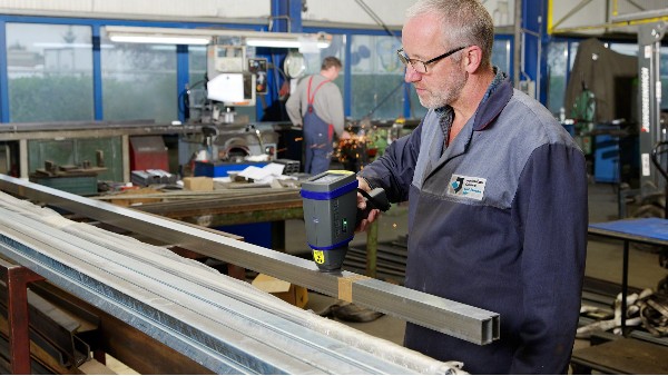 手持（chí）式光譜儀其應用領域（yù）的廣泛性