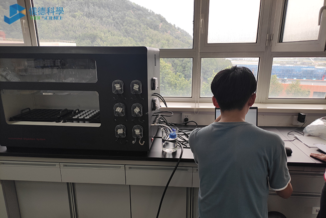 工程師對DS-72全自動石墨消解儀現（xiàn）場安裝
