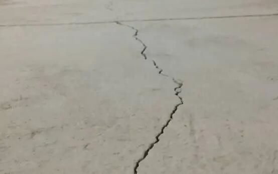 地坪為什麽裂縫,很多人都不知道原因!